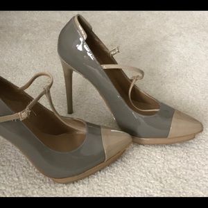 Women’s platform high-heel dress shoe, size 7